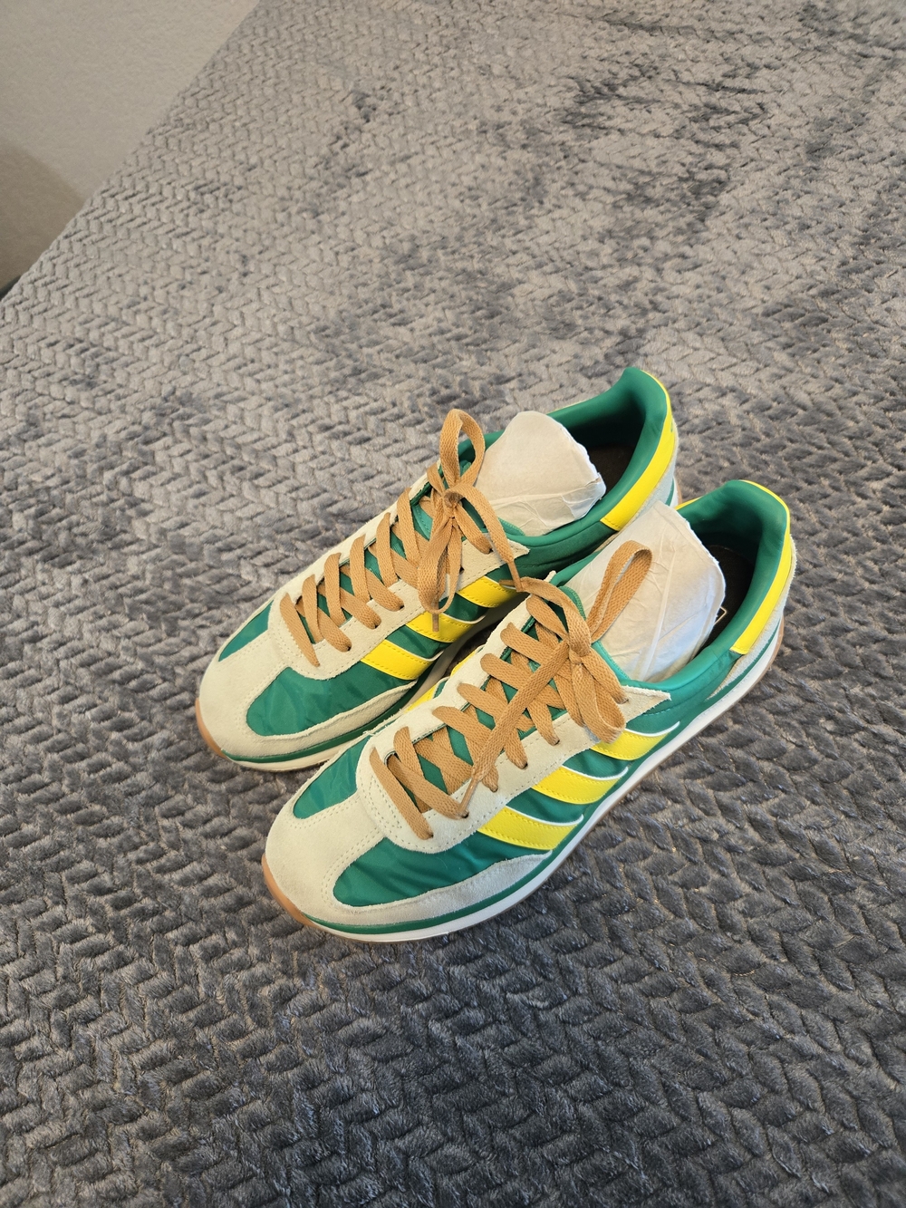 Adidas Run 70s 2.0 Women’s Size 10 Green Yellow Retro Sneakers JR2423 - Picture 2 of 4